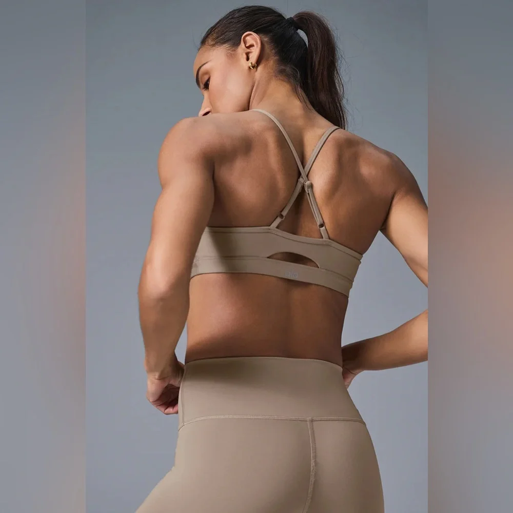 Alo Yoga - Airlift Intrigue Bra - Gravel - Picture 5 of 12